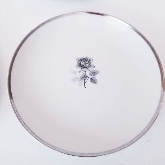 Set of 4 Meito twilight Rose salad plates - Picture 5 of 8